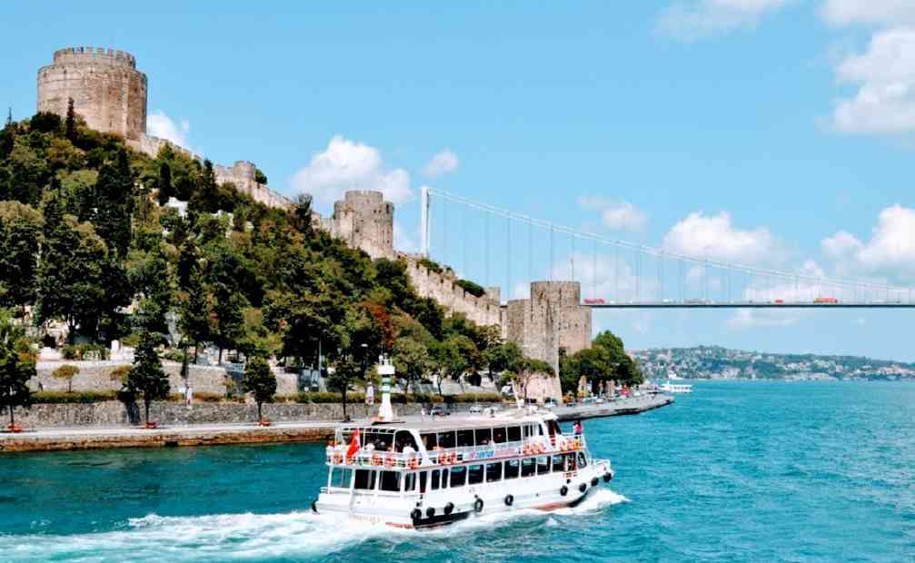 Morning Cruise along the Bosphorus with Breakfast